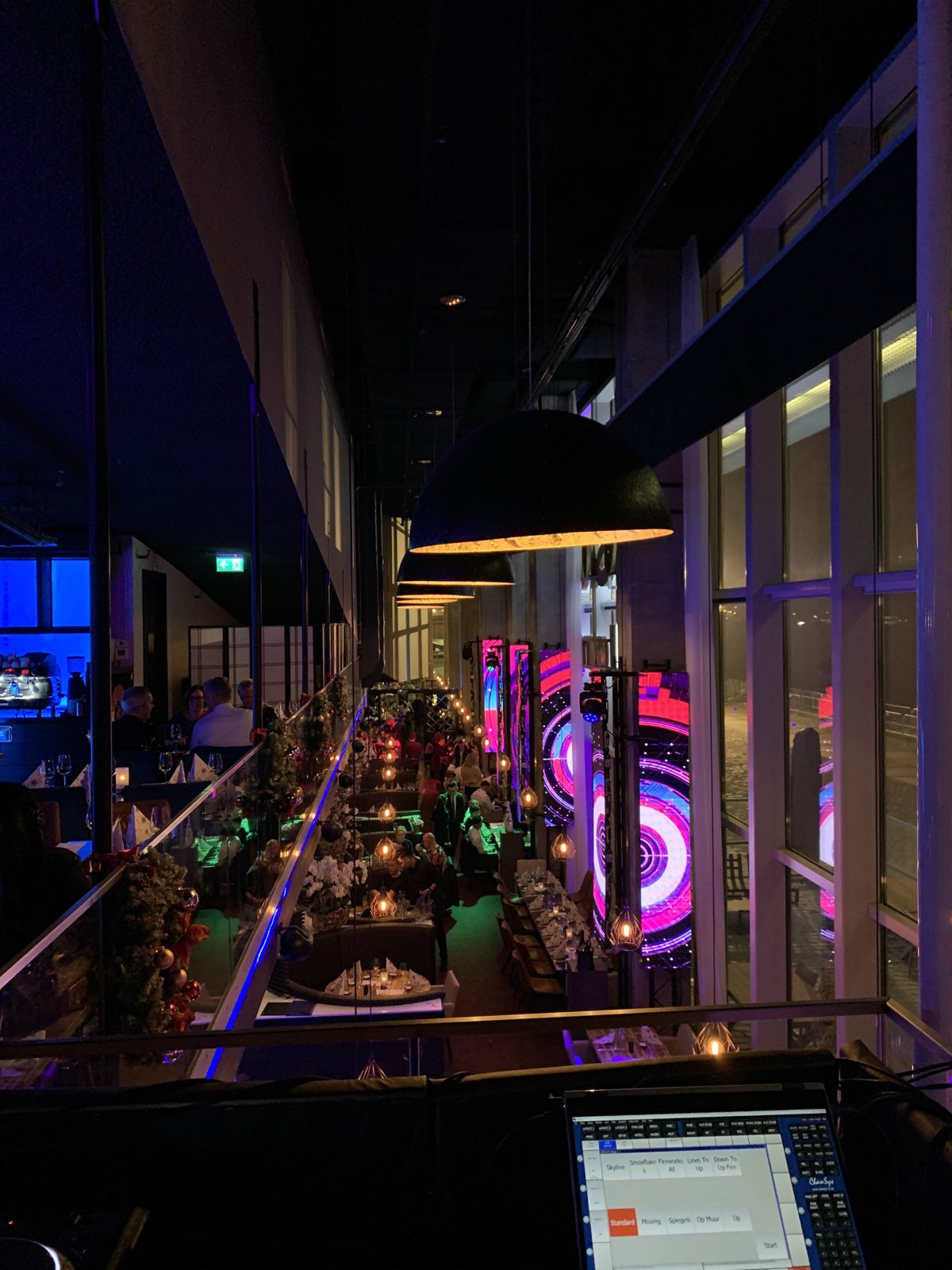 Aqua Asia Club Rotterdam met LED-schermen en licht op oudejaarsavond