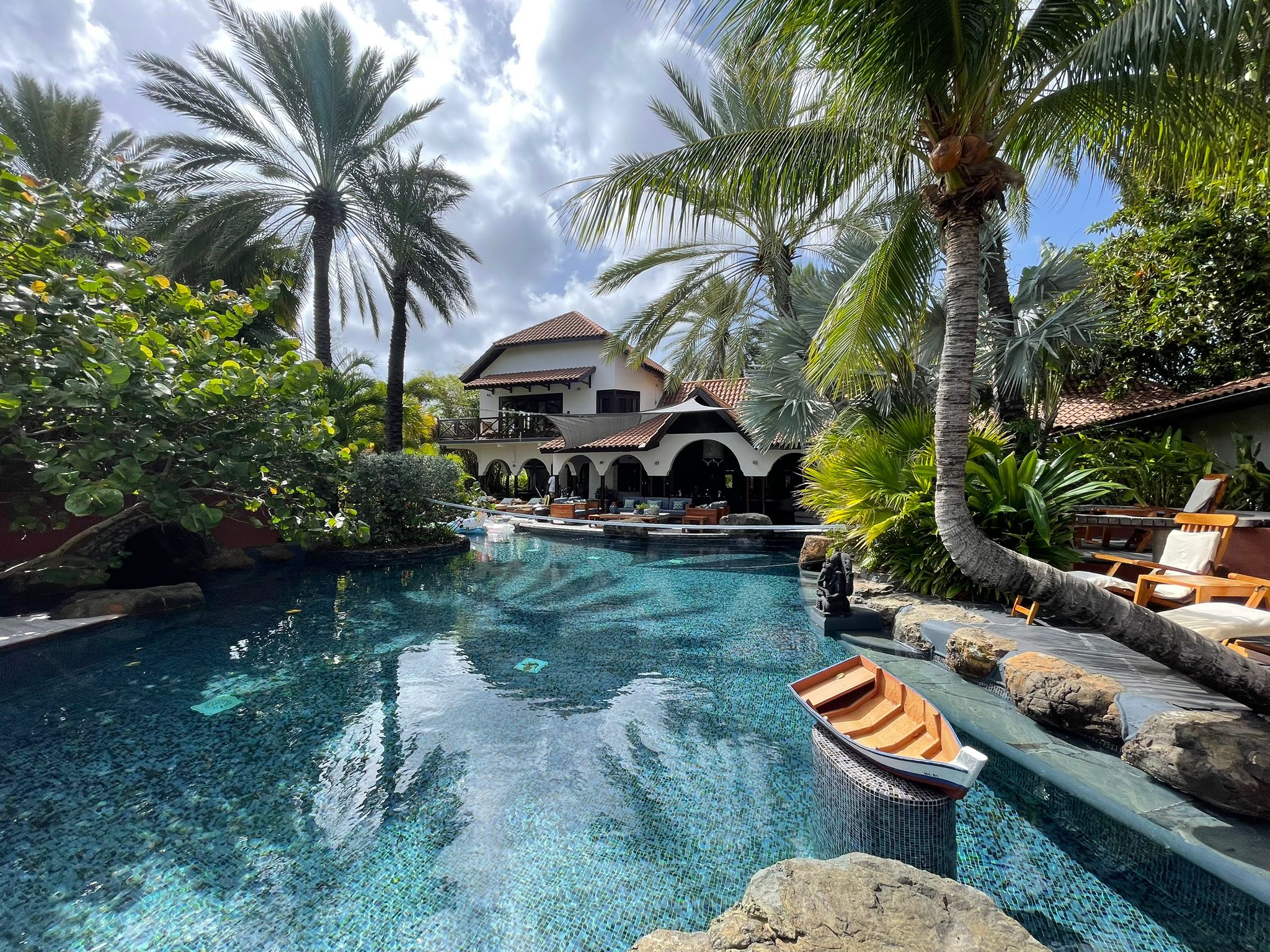Vaste Audac-audio-installatie in de Master Villa van Baoase Luxury Resort