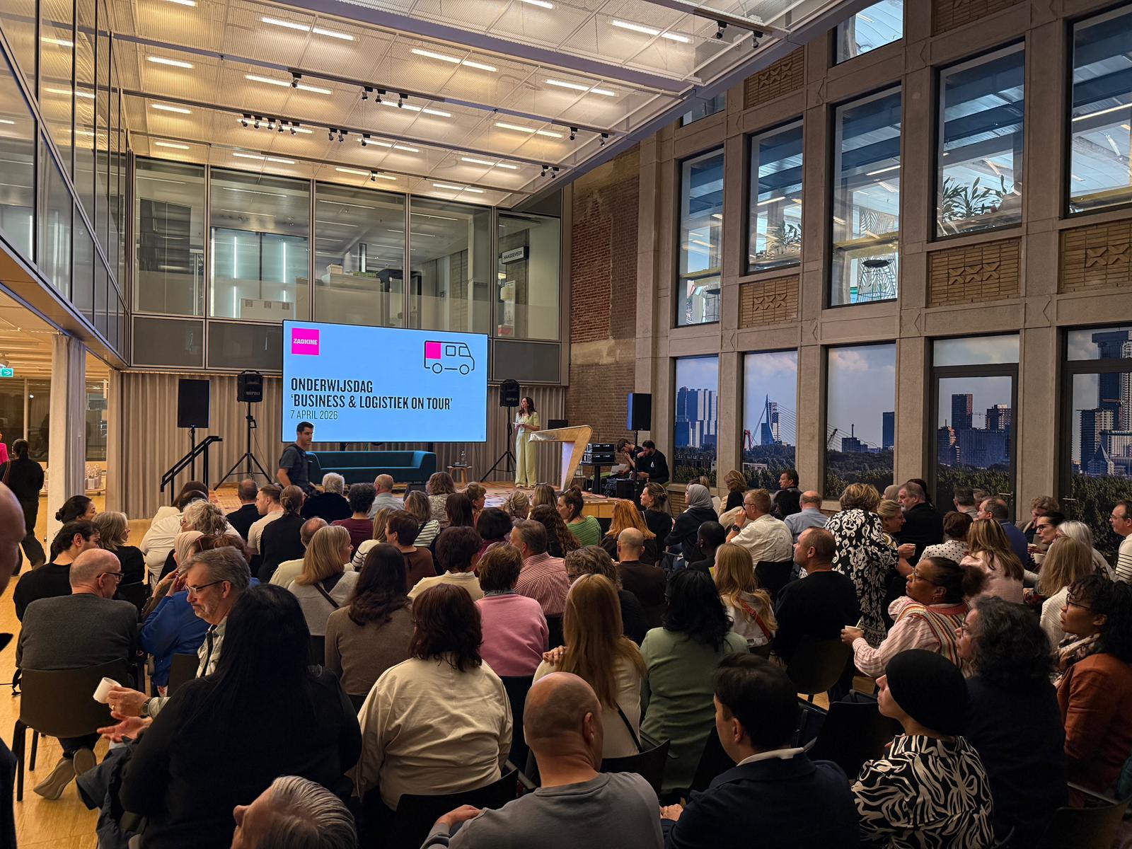 Vandaag stonden we in het Timmerhuis Rotterdam voor de Onderwijsdag van Zadkine: "Business & Logistiek on Tour".