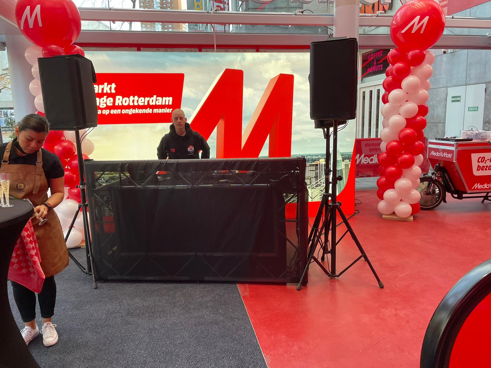 dj booth zwart media markt1.jpg