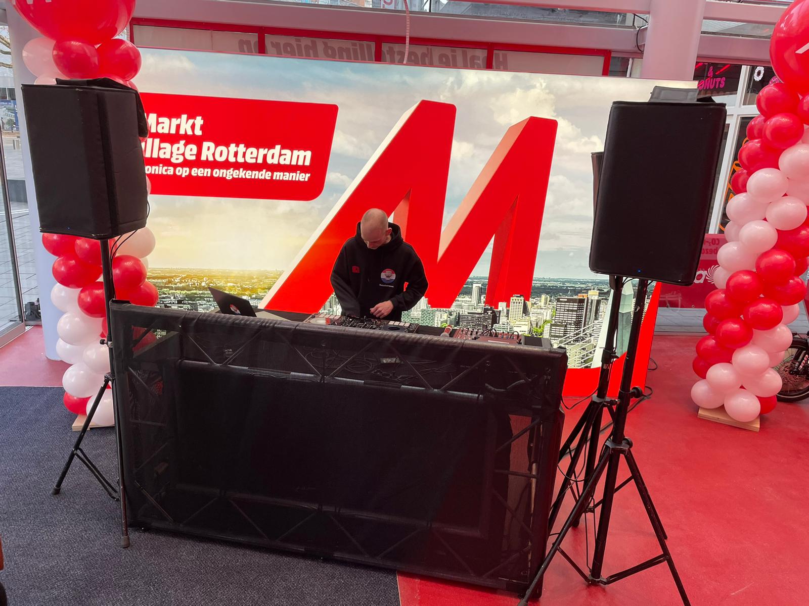dj booth zwart media markt2.jpg