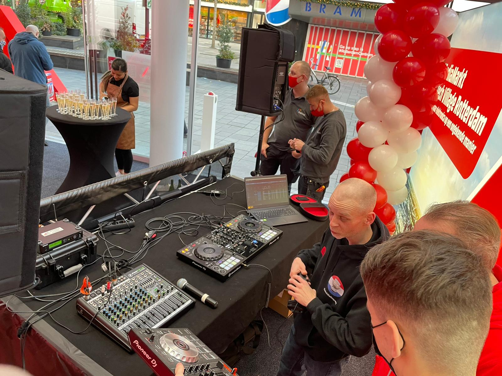 dj booth zwart media markt3.jpg