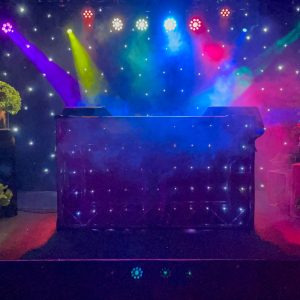 zwarte dj booth groot setup 01.jpg